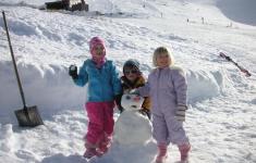 family in the snow Hanmer Springs ski area