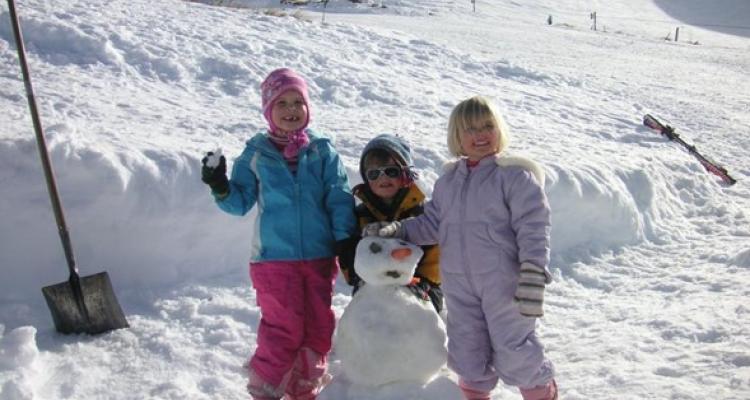 family in the snow Hanmer Springs ski area