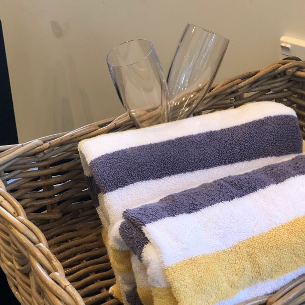 towels and wine glasses.jpg